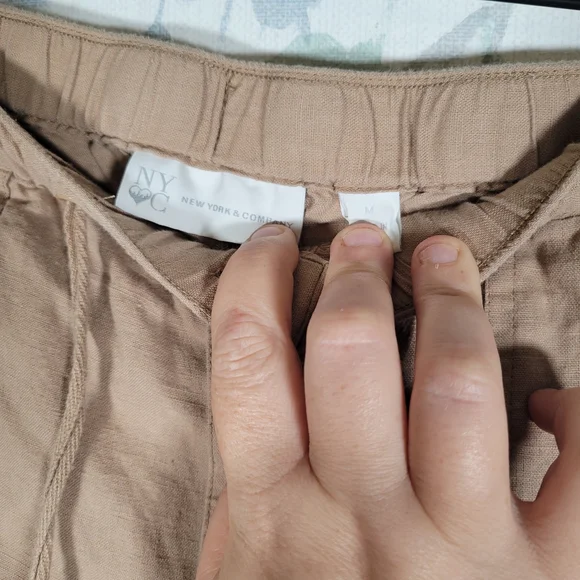 New York & Company Women's Beige Ankle Pants - Picture 3 of 5